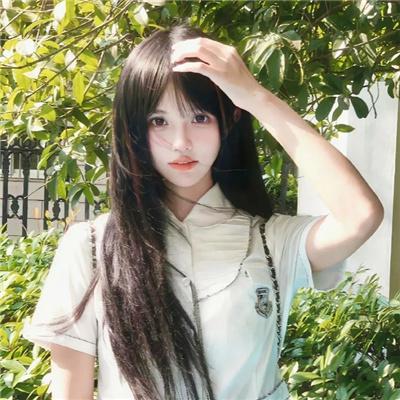 你一个企业家，亲自给顾客开车门